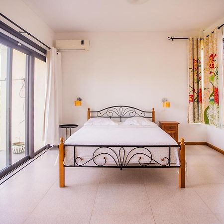 Villa Angelou - Sunlit Beach Getaway With Pool And Wifi Belle Mare Ngoại thất bức ảnh