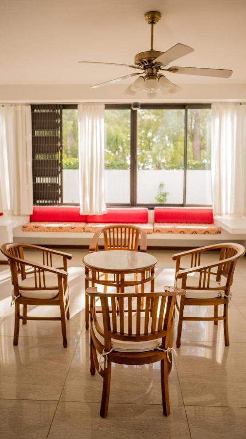 Villa Angelou - Sunlit Beach Getaway With Pool And Wifi Belle Mare Ngoại thất bức ảnh