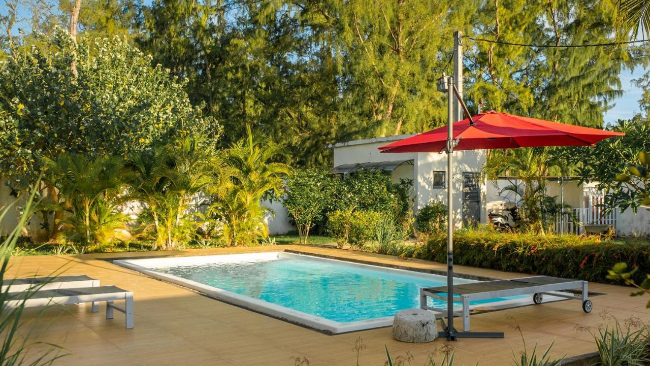 Villa Angelou - Sunlit Beach Getaway With Pool And Wifi Belle Mare Ngoại thất bức ảnh