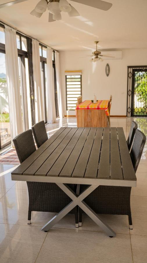 Villa Angelou - Sunlit Beach Getaway With Pool And Wifi Belle Mare Ngoại thất bức ảnh