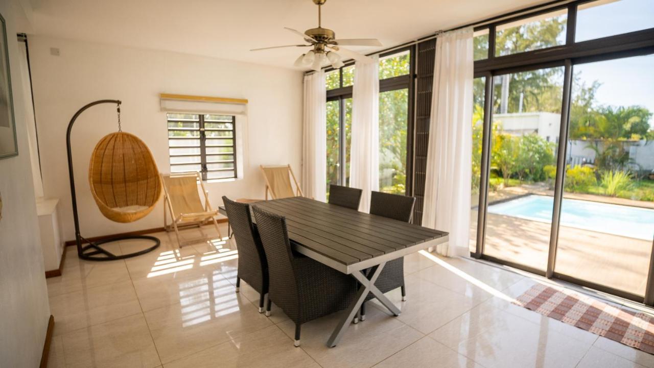 Villa Angelou - Sunlit Beach Getaway With Pool And Wifi Belle Mare Ngoại thất bức ảnh