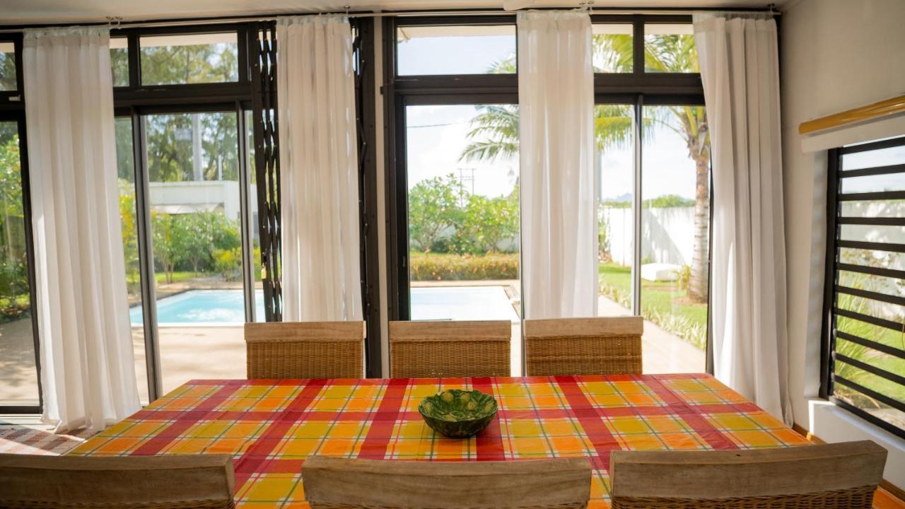 Villa Angelou - Sunlit Beach Getaway With Pool And Wifi Belle Mare Ngoại thất bức ảnh