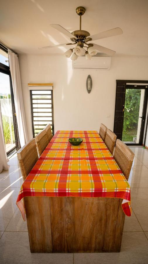Villa Angelou - Sunlit Beach Getaway With Pool And Wifi Belle Mare Ngoại thất bức ảnh