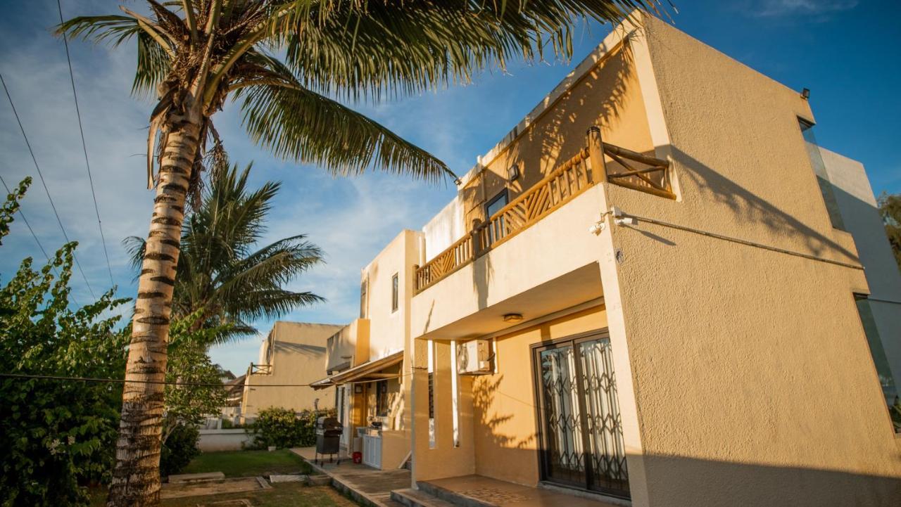Villa Angelou - Sunlit Beach Getaway With Pool And Wifi Belle Mare Ngoại thất bức ảnh