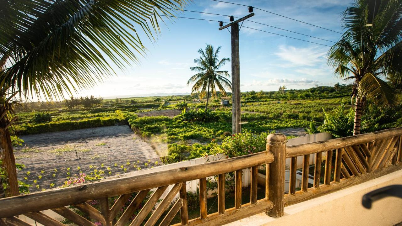 Villa Angelou - Sunlit Beach Getaway With Pool And Wifi Belle Mare Ngoại thất bức ảnh